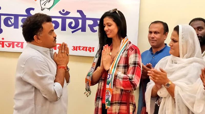 রাজনীতিতে পা রাখলেন হাসিন জাহান, যোগ দিলেন কংগ্রেসে