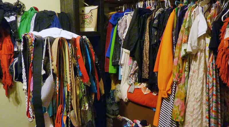 Messy wardrobe tells your emotional state