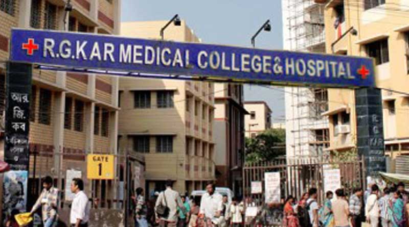 Interns from R G Kar Medical College goes on strike | Sangbad Pratidin