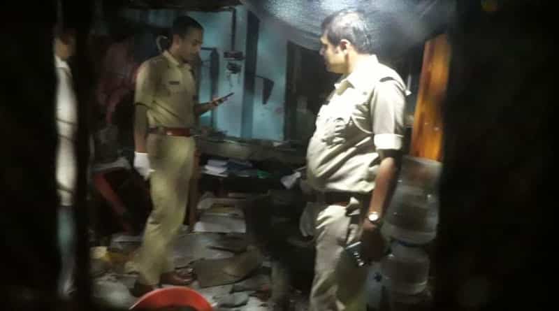 উলুবেড়িয়ায় বেআইনি বাজি কারখানায় বিস্ফোরণ, আশঙ্কাজনক ব্যবসায়ী