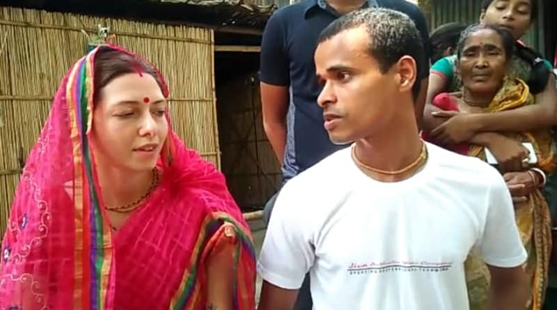 প্রেমের টানে কানাডার তরুণী কালনায়, টিনের ঘরে বিদেশি বউ দেখতে ভিড়