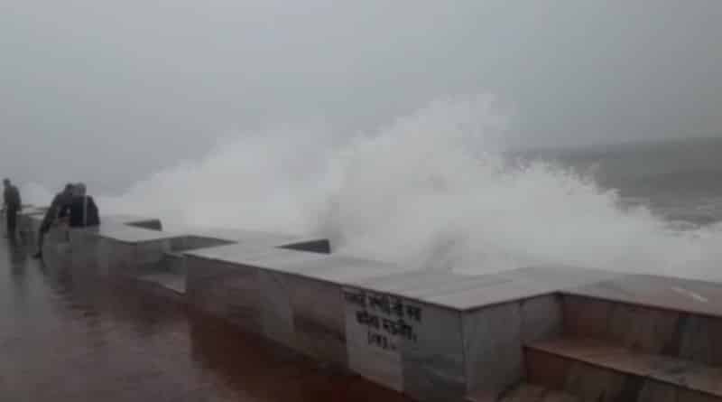 দিঘায় প্রবল জলোচ্ছ্বাস, সমুদ্রে নামতে নিষেধ পর্যটকদের