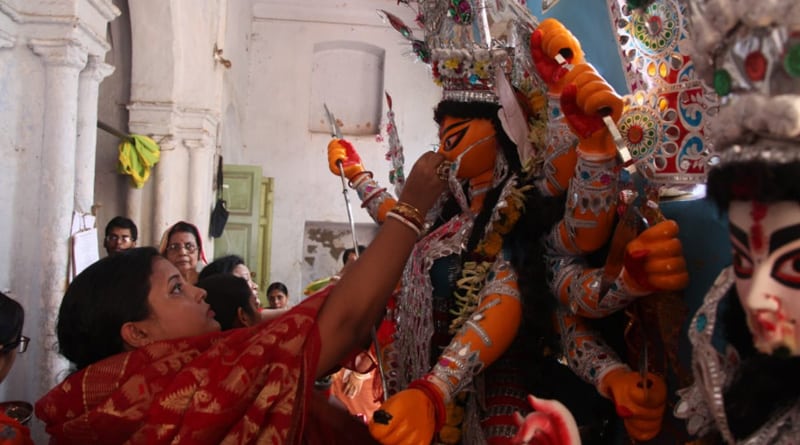 দেবীবরণে আতঙ্ক, প্রদীপের শিখা থেকে আগুন লাগল মণ্ডপে