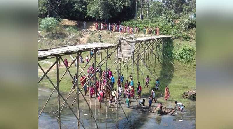 Bamboo bridges are broken and seven injured in the way of bringing the idol