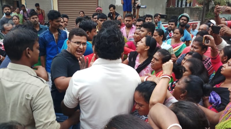 শহরের স্কুলে তিন ছাত্রীকে যৌন নিগ্রহ, অভিযুক্ত শিক্ষককে বেধড়ক মারধর