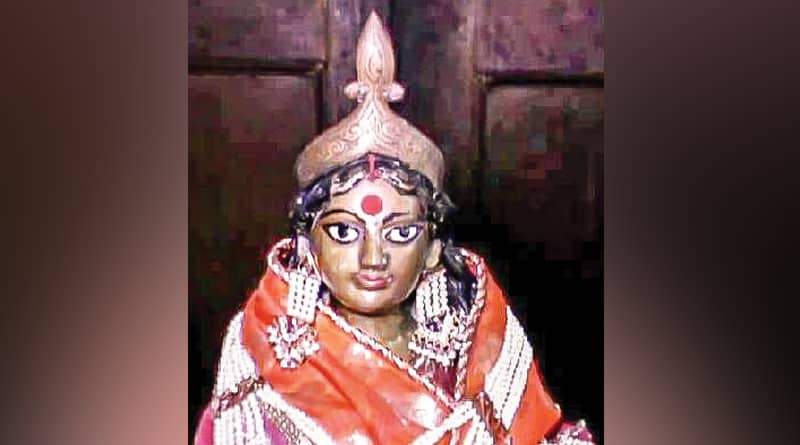 পুলিশি প্রহরায় সিন্দুক থেকে ‘মুক্তি’, পুজো নিতে আসেন জামুড়িয়ার স্বর্ণলক্ষ্মী