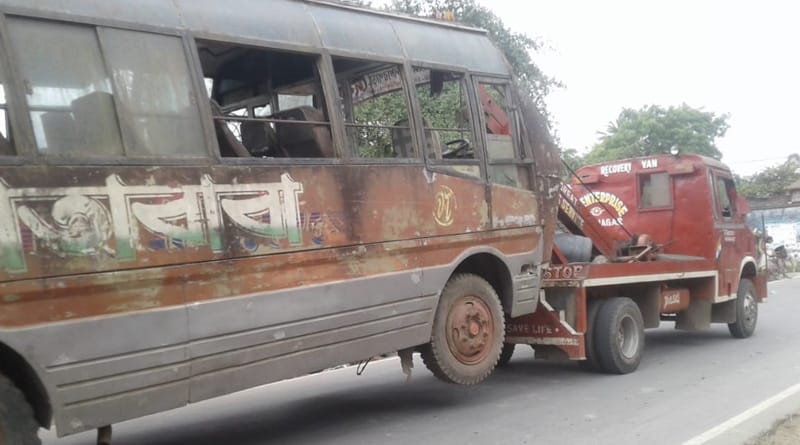 স্কুলের যাওয়ার পথে মর্মান্তিক দুর্ঘটনা, বাসের চাকায় পিষ্ট দিদি ও ভাই