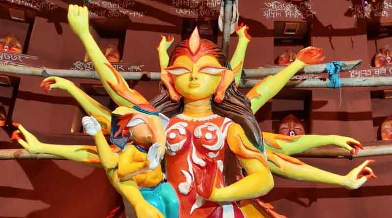 শহরের এই পুজোয় রূপান্তরকামী রূপে ধরা দিলেন উমা