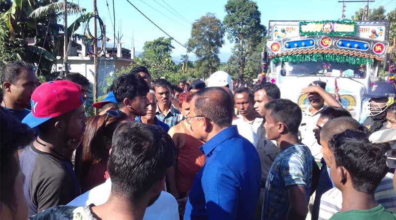 অনুমতি না নিয়েই বিজেপির সভা, বাধা দিতে গিয়ে আক্রান্ত পুলিশ