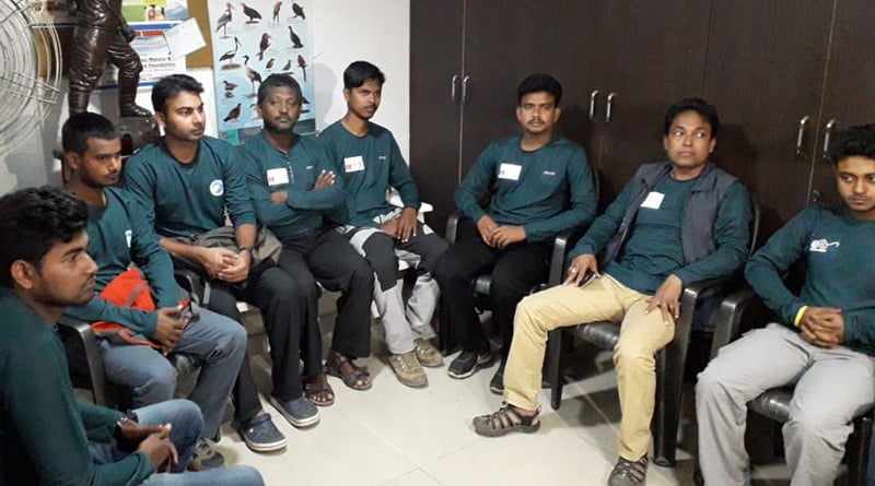 পাহাড় ঢেকেছে মদের বোতলে, সান্দাকফু সাফাইয়ে গিয়ে হতাশ অভিযাত্রীরা