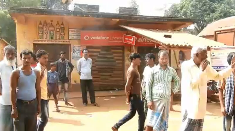 তৃণমূল নেতার দোকানের দরজায় বিষ্ঠা! উত্তেজনা চন্দ্রকোণায়