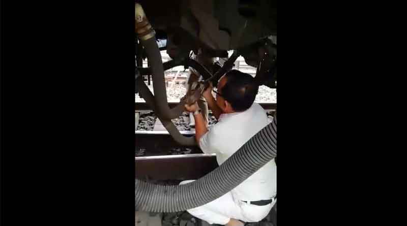 চালকের উদাসীনতা, ট্রেনে কাটা পড়তে পড়তে বাঁচলেন গার্ড