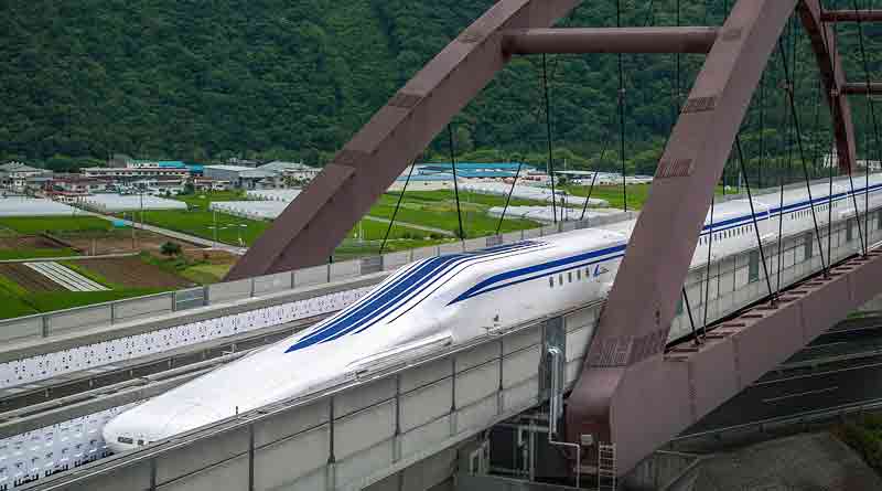 Japan: Self-driving train starts journey