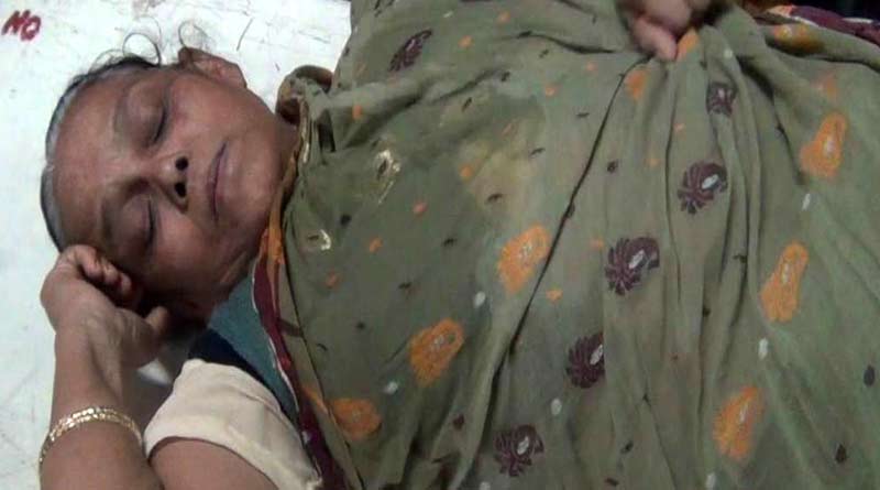সর্বস্ব হাতিয়ে নিয়ে বৃদ্ধাকে বাড়ি থেকে তাড়িয়ে দিল মেয়ে-জামাই!