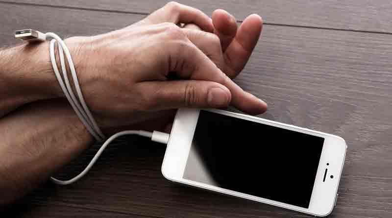 Don't Sleep Next To Your Phone while Charging, Apple Warns Users | Sangbad Pratidin