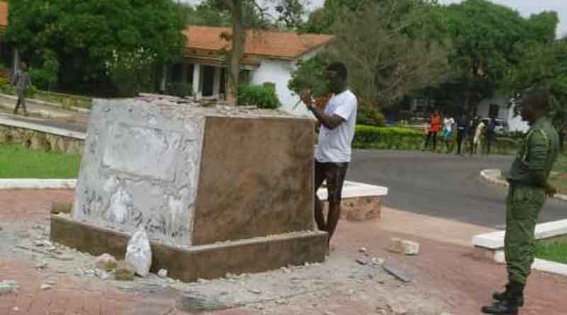 Ghana pulls down Gandhi’s statue