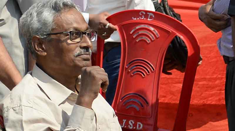 বাহ্য স্টাইলে নিস্পৃহ, ১০০% পার্টিম্যান অন্তরে