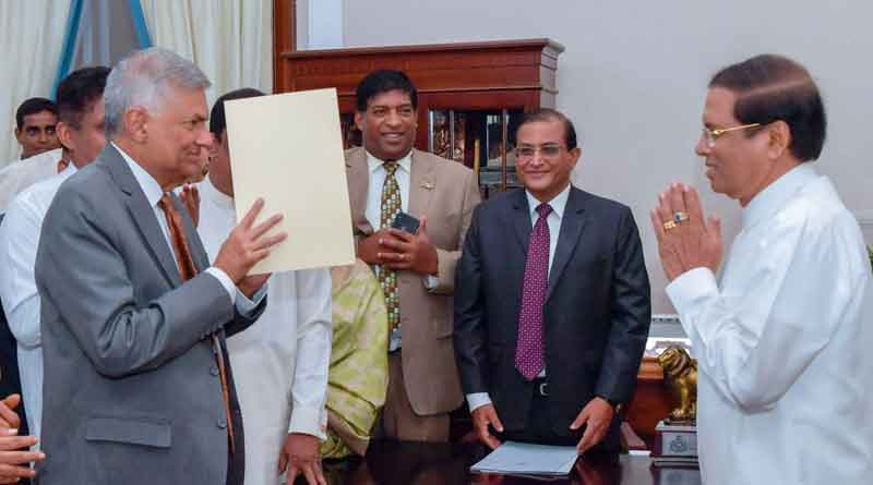দ্বীপরাষ্ট্রে গণতন্ত্রের জয়, দিল্লিকে স্বস্তি দিয়ে প্রধানমন্ত্রী পদে রনিল বিক্রমসিংহে