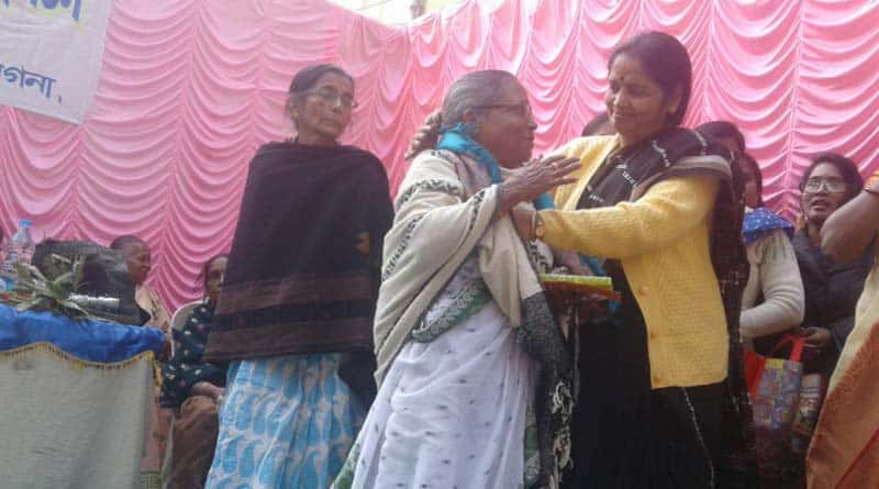 ICDS workers help ex-colleague  