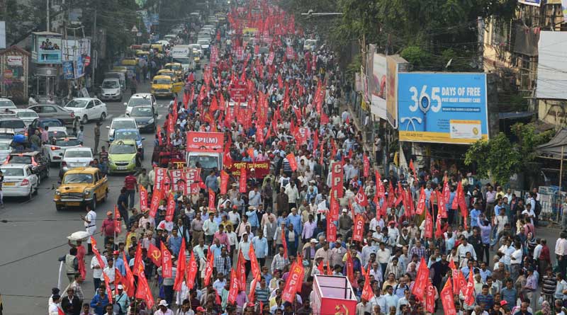 ছকভাঙা সম্প্রীতি মিছিল বামেদের, সামনের সারিতে ছাত্র ও যুবনেতারা