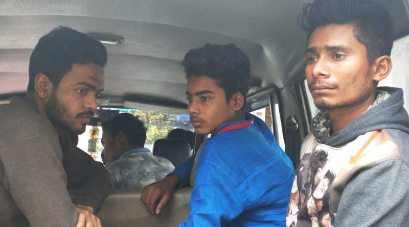 গৃহবধূকে নগ্ন ছবি দেখিয়ে ব্ল্যাকমেল, ধর্ষণের চেষ্টায় ধৃত ৩