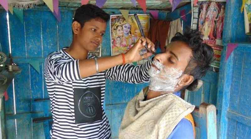 আজকের ‘চিত্রাঙ্গদা’, পুরুষবেশে সেলুনের মালিক দুই কন্যা