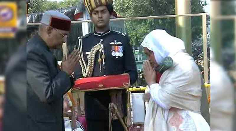 Wife of martyred soldier receives Ashok Chakra