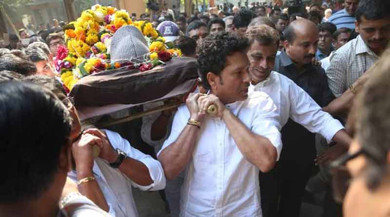 Sachin mourns on Achrekar’s funeral