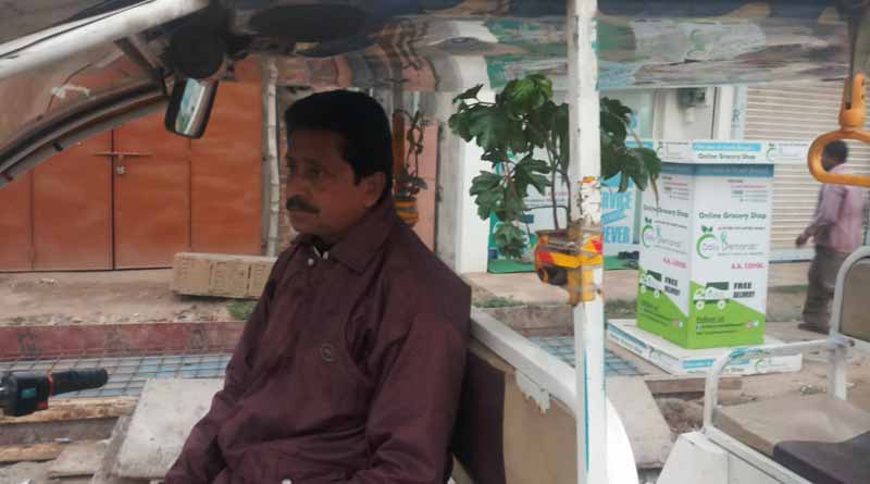 পরিবেশ রক্ষায় অভিনব উদ্যোগ, টোটোয় গাছ লাগালেন চালক