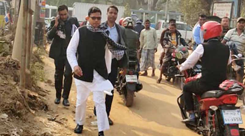 হেলমেট না পরে নেটিজেনদের রোষে, এবার হেঁটেই অফিসে গেলেন হাসিনার মন্ত্রী