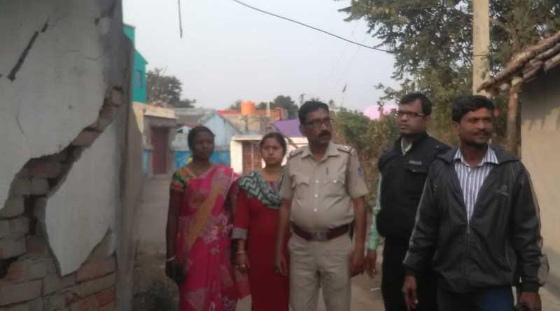 রাত নামলেই মৃদু কম্পনে ফাটল ধরছে দেওয়ালে, আতঙ্ক ছড়াল রানিগঞ্জ