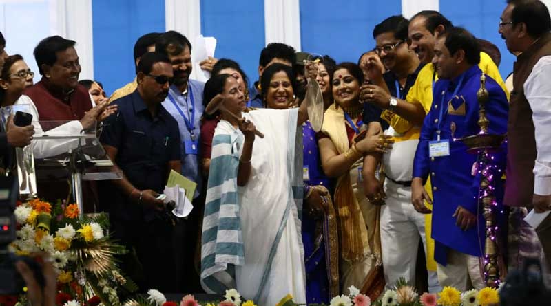 পুজোর ক্লাবে হাত পড়লে ছেড়ে দেব না, আয়কর নোটিস নিয়ে হুঁশিয়ারি মুখ্যমন্ত্রীর