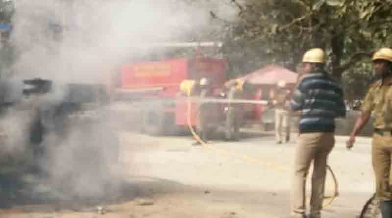 পথ দুর্ঘটনা ঘিরে রণক্ষেত্র পলাশিপাড়া, পুড়ল পুলিশের গাড়ি