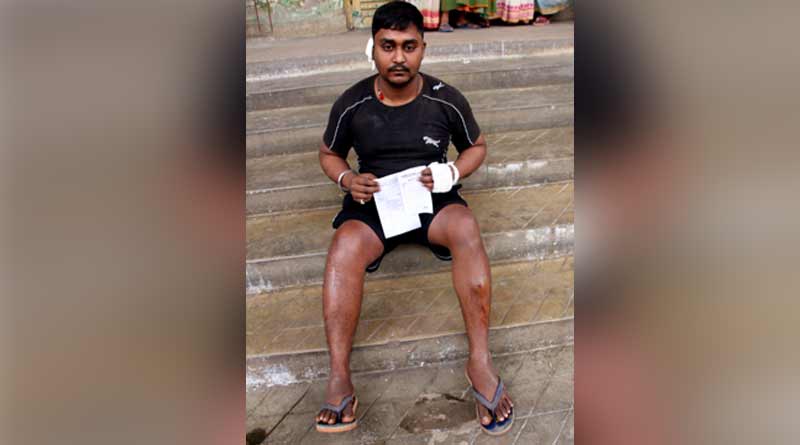 বেআইনি মদের ঠেকের প্রতিবাদ করায় বেধড়ক মার খেলেন যুবক