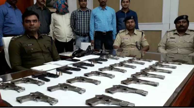 সরকারি বাস না আগ্নেয়াস্ত্রর গুদাম! পুলিশের জালে পাচারকারী