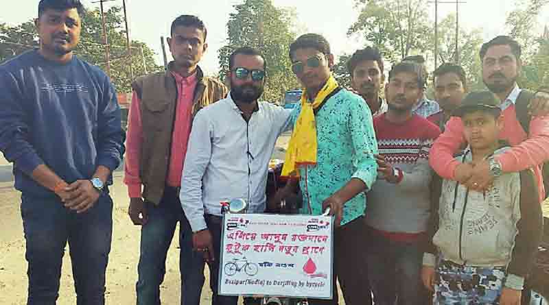 ‘রক্ত দিন, প্রাণ বাঁচান’ – জীবনের মহান বার্তা নিয়ে ভ্রমণে নদিয়ার যুবক