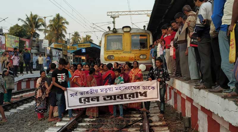 বিধায়ক খুনের প্রতিবাদে রেল অবরোধ মতুয়াদের, বিপাকে নিত্যযাত্রীরা