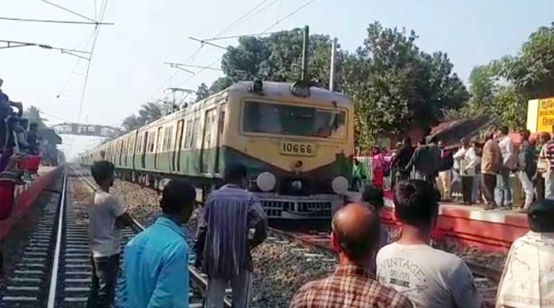 বিধায়ক খুনের প্রতিবাদে রেল অবরোধ, ভোগান্তি নিত্যযাত্রীদের
