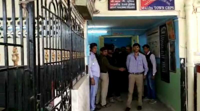 দার্জিলিং মেলে ধূমপান করা নিয়ে ধুন্ধুমার, মালদহে আক্রান্ত জিআরপি