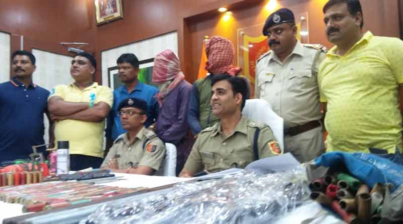 পোশাক তৈরির আড়ালে অস্ত্রের কারবার, গ্রেপ্তার ২