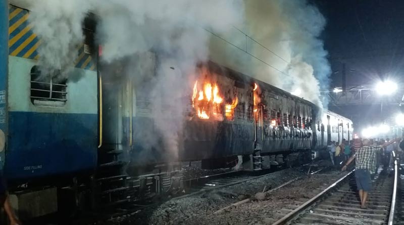 কারশেডে পুড়ে ছাই ফলকনামা এক্সপ্রেসের কামরা, কারণ নিয়ে ধোঁয়াশা