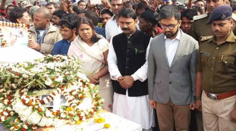 ভোটপ্রচারে ব্যস্ত নেতা-মন্ত্রীরা, শহিদের শেষকৃত্যে এলেন না সময়ের অভাবে