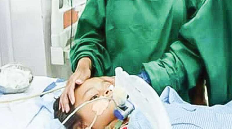 বিরল অসুখে শুকিয়ে যাচ্ছে নার্ভ, হাসপাতালে জীবনযুদ্ধ শিশুর