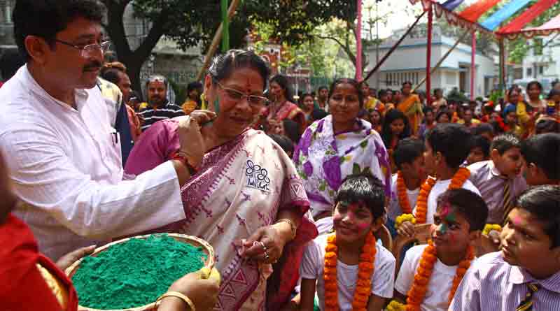 Candidates campaign for polls on Holi in West Bengal