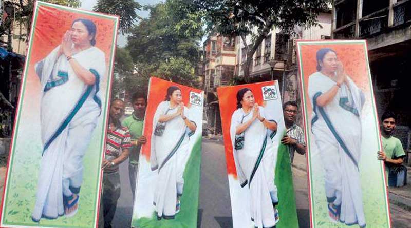 ভোটের নির্ঘণ্ট ঘোষণা হতেই মুখ্যমন্ত্রীর ছবি সম্বলিত হোর্ডিং সরিয়ে দিল প্রশাসন