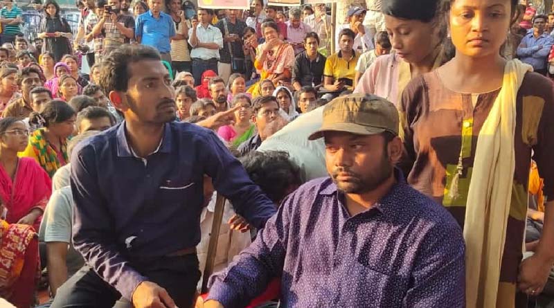 মুখ্যমন্ত্রীর আশ্বাসে গলল বরফ, অনশন প্রত্যাহার এসএসসি চাকরিপ্রার্থীদের
