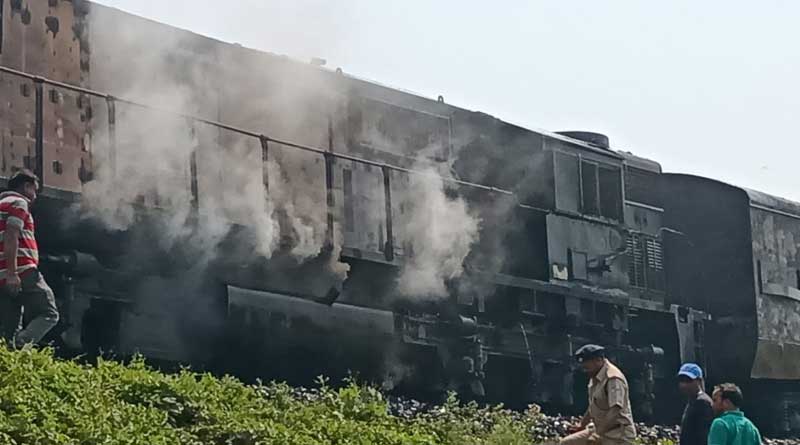 শিলিগুড়ির কাছে চলন্ত ট্রেনে আগুন, আতঙ্কে ঝাঁপ দিয়ে মৃত ২