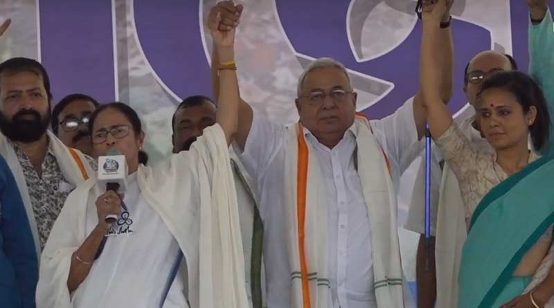Mamata Banerjee slams Modi in an election campaign at Kaligunj