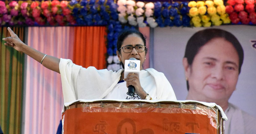 অসহায়ের পাশে সর্বদা, তপনের আশ্রয়হীন পরিবারকে সাহায্যে তৎপর মুখ্যমন্ত্রী