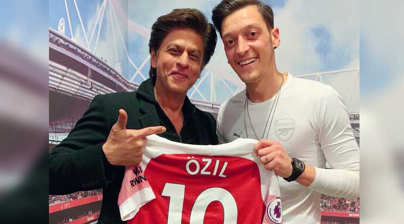 Shah Rukh Khan meets Arsenal's Mesut Ozil, pics went viral